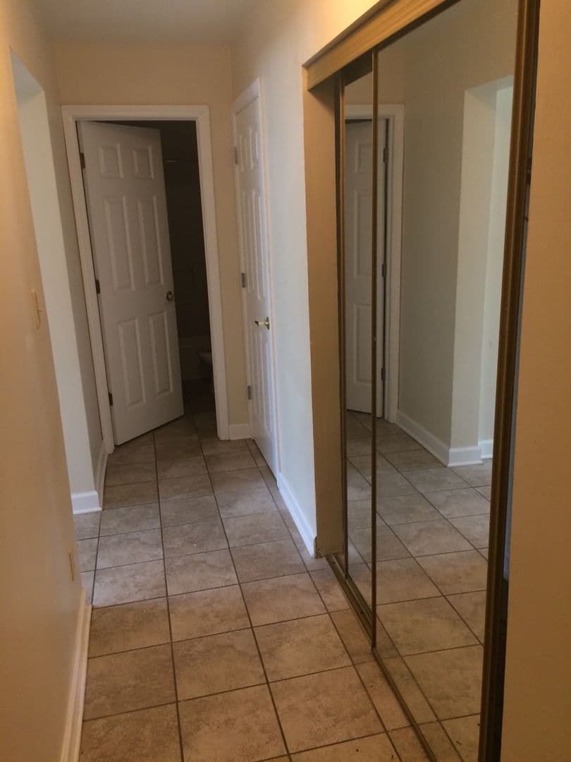 Aurora Apartment: 941-981 Old Indian Trail