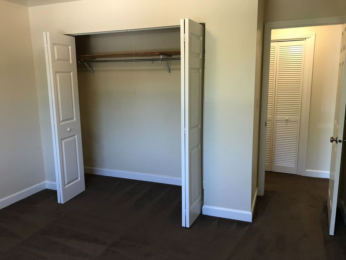 Aurora Apartment: 941-981 Old Indian Trail