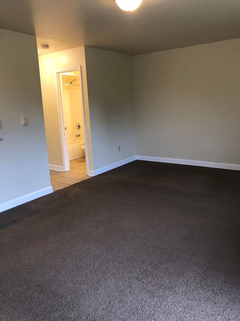 Aurora Apartment: 941-981 Old Indian Trail