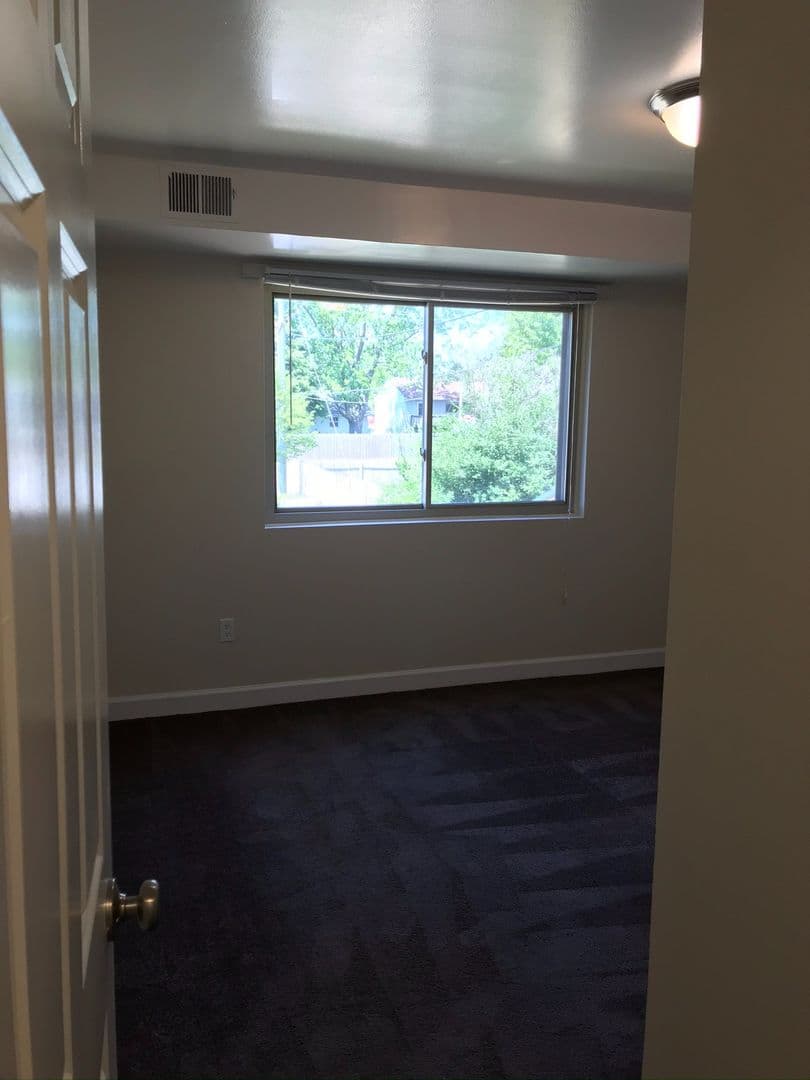 Aurora Apartment: 941-981 Old Indian Trail