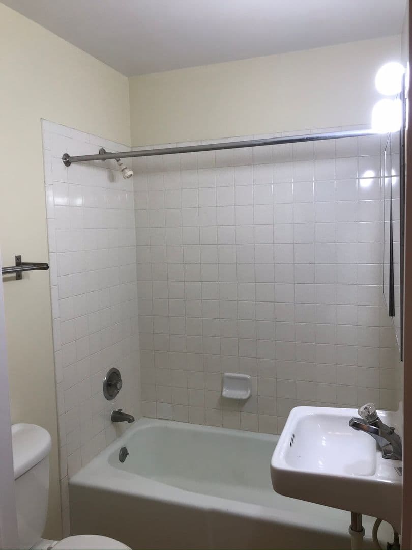 Aurora Apartment: 747-751 Aurora Ave