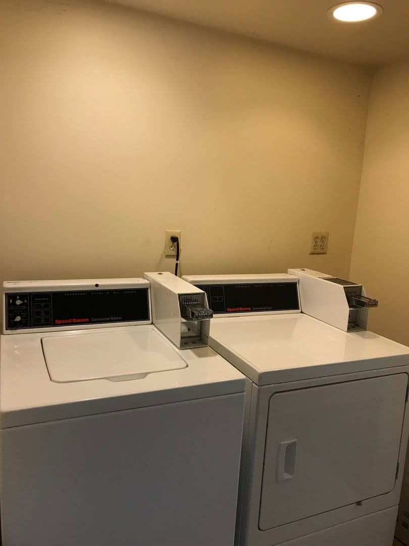 Aurora Apartment: 941-981 Old Indian Trail