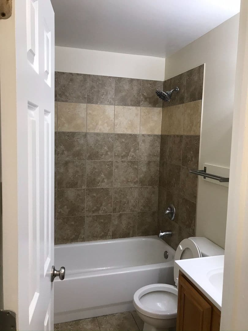 Aurora Apartment: 941-981 Old Indian Trail