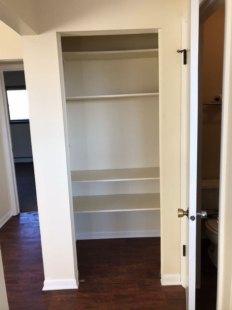 Aurora Apartment: 747-751 Aurora Ave