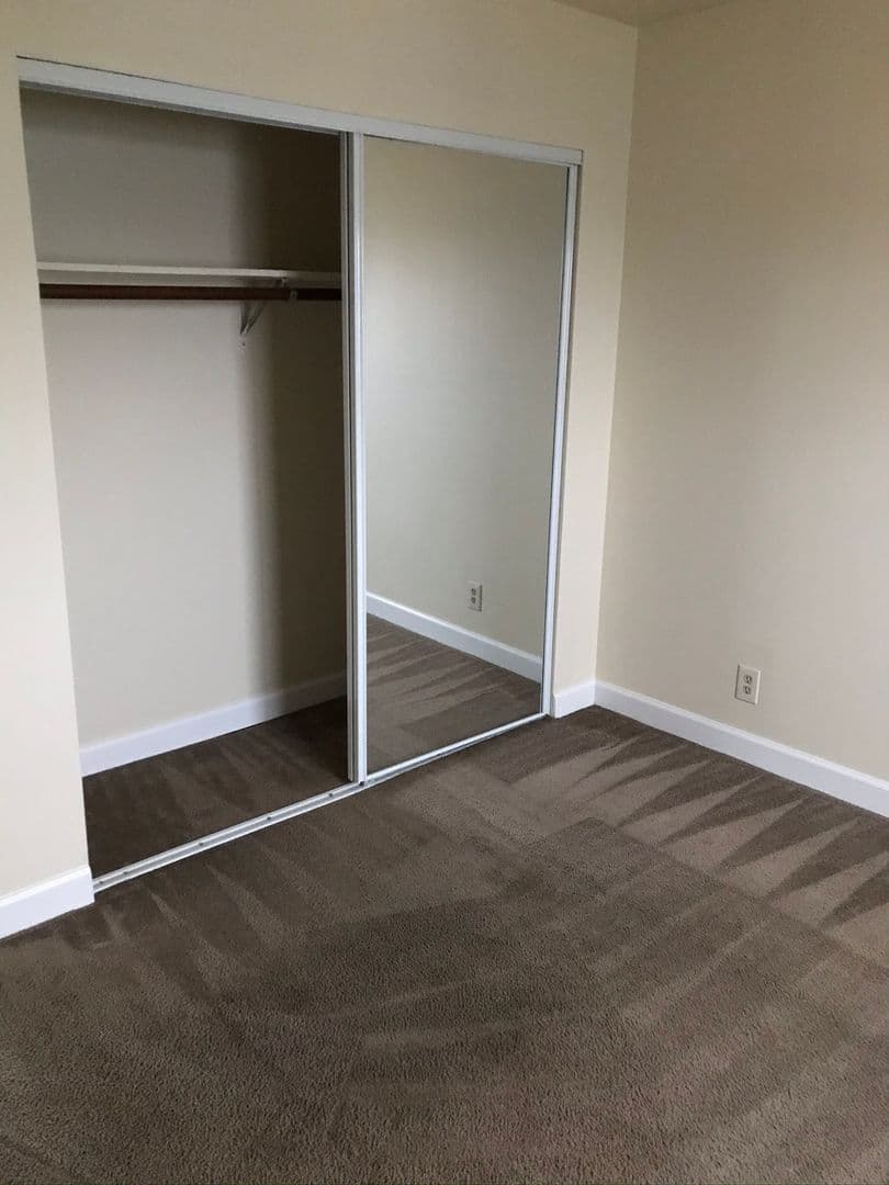 Aurora Apartment: 747-751 Aurora Ave