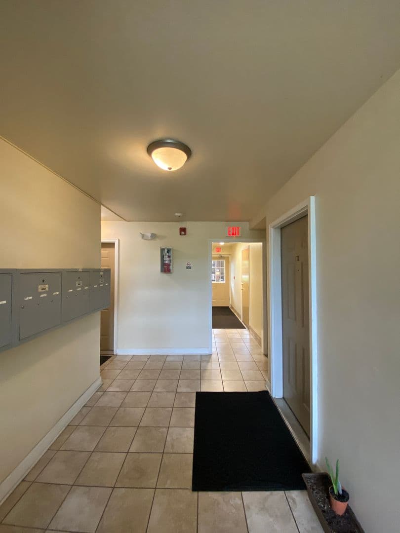 Aurora Apartment: 941-981 Old Indian Trail