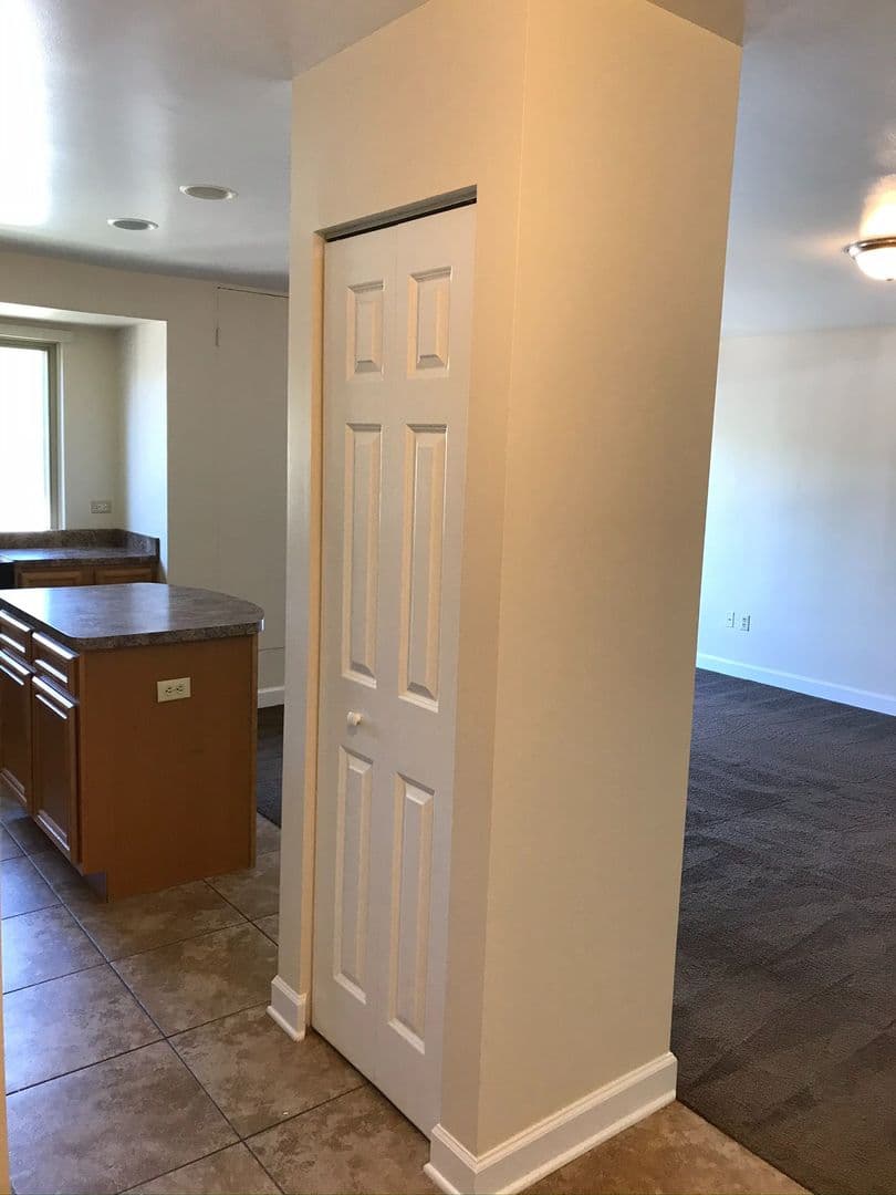 Aurora Apartment: 941-981 Old Indian Trail