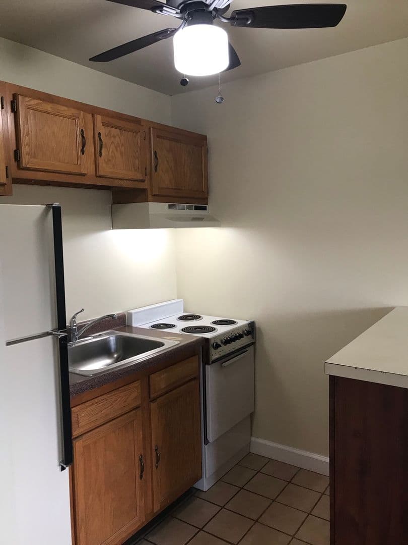 Aurora Apartment: 941-981 Old Indian Trail