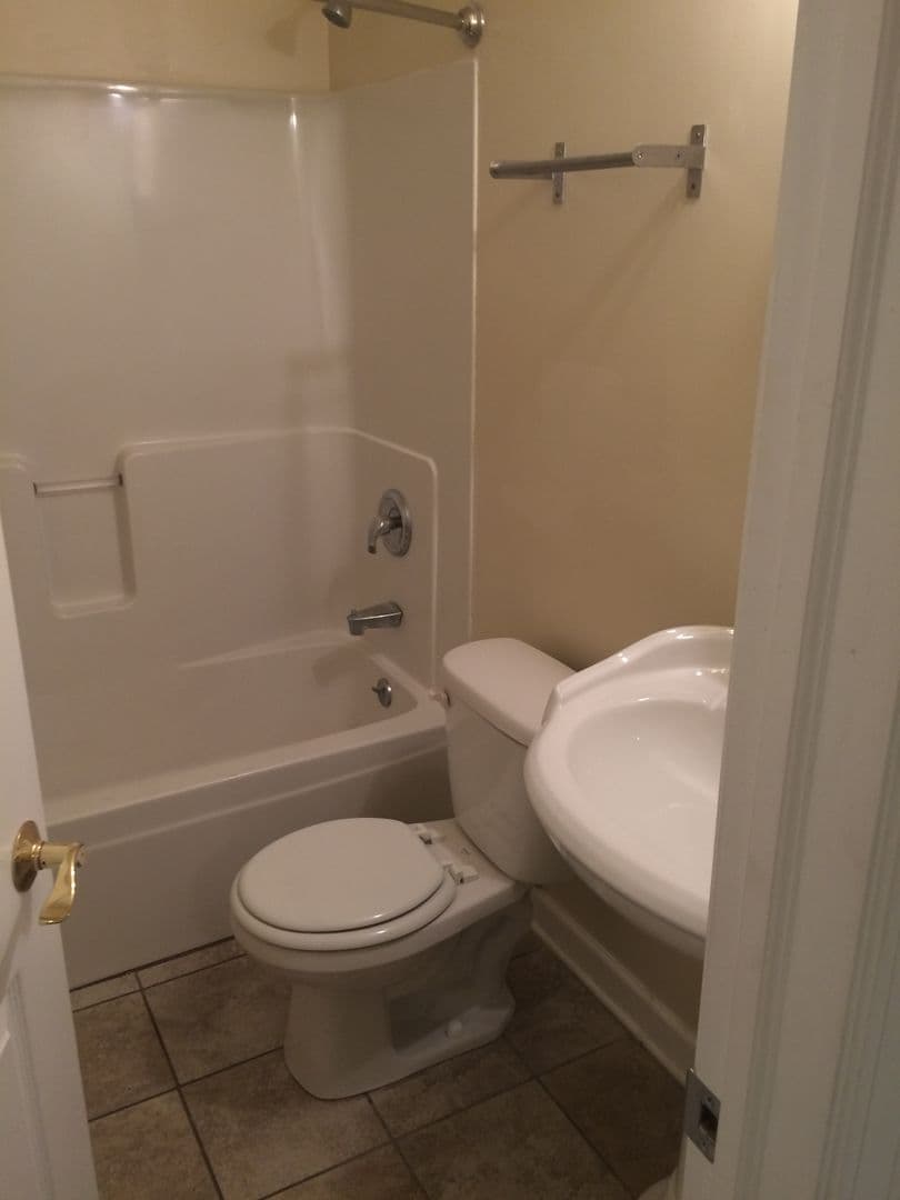 Aurora Apartment: 941-981 Old Indian Trail
