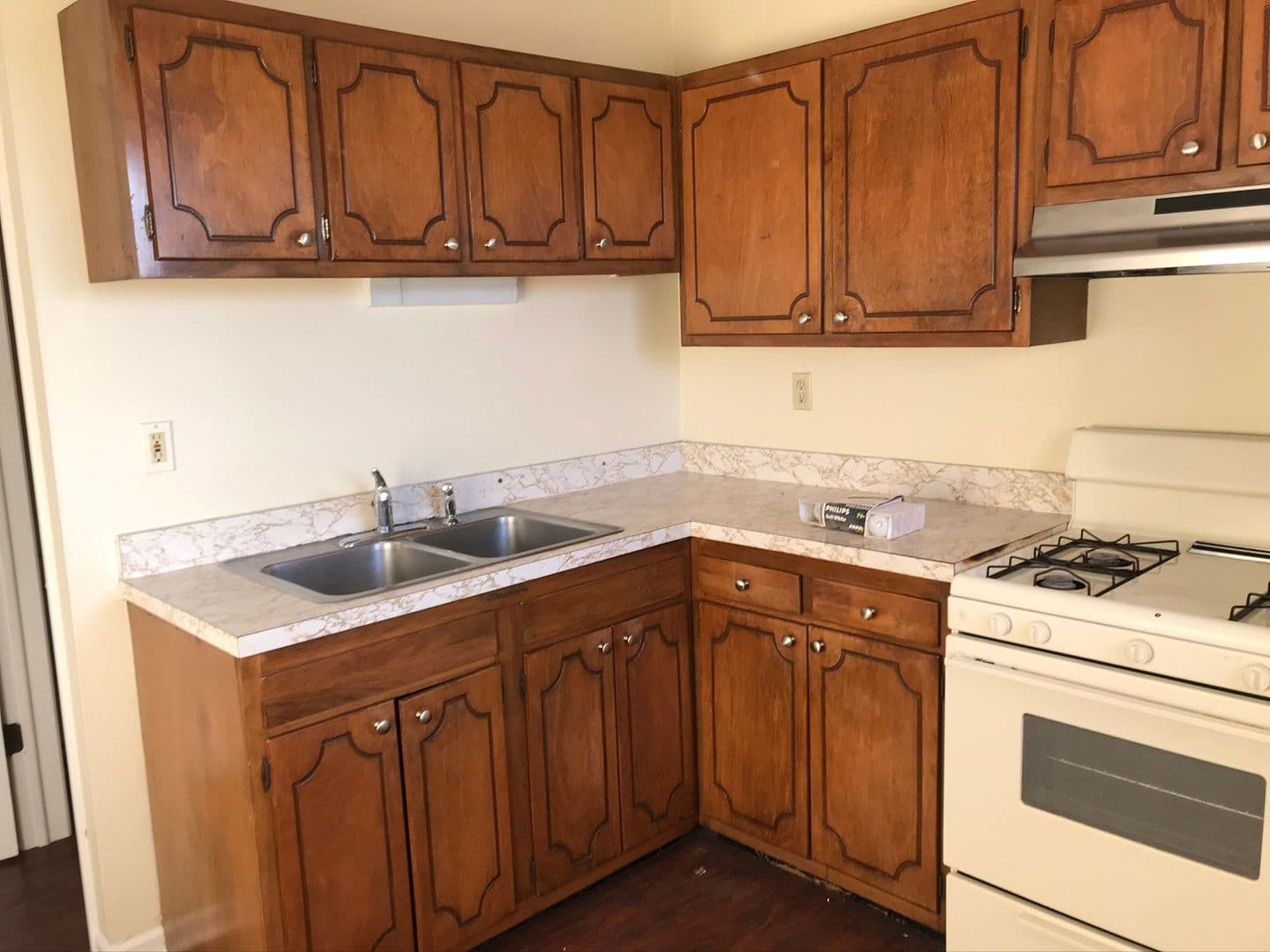 Aurora Apartment: 747-751 Aurora Ave