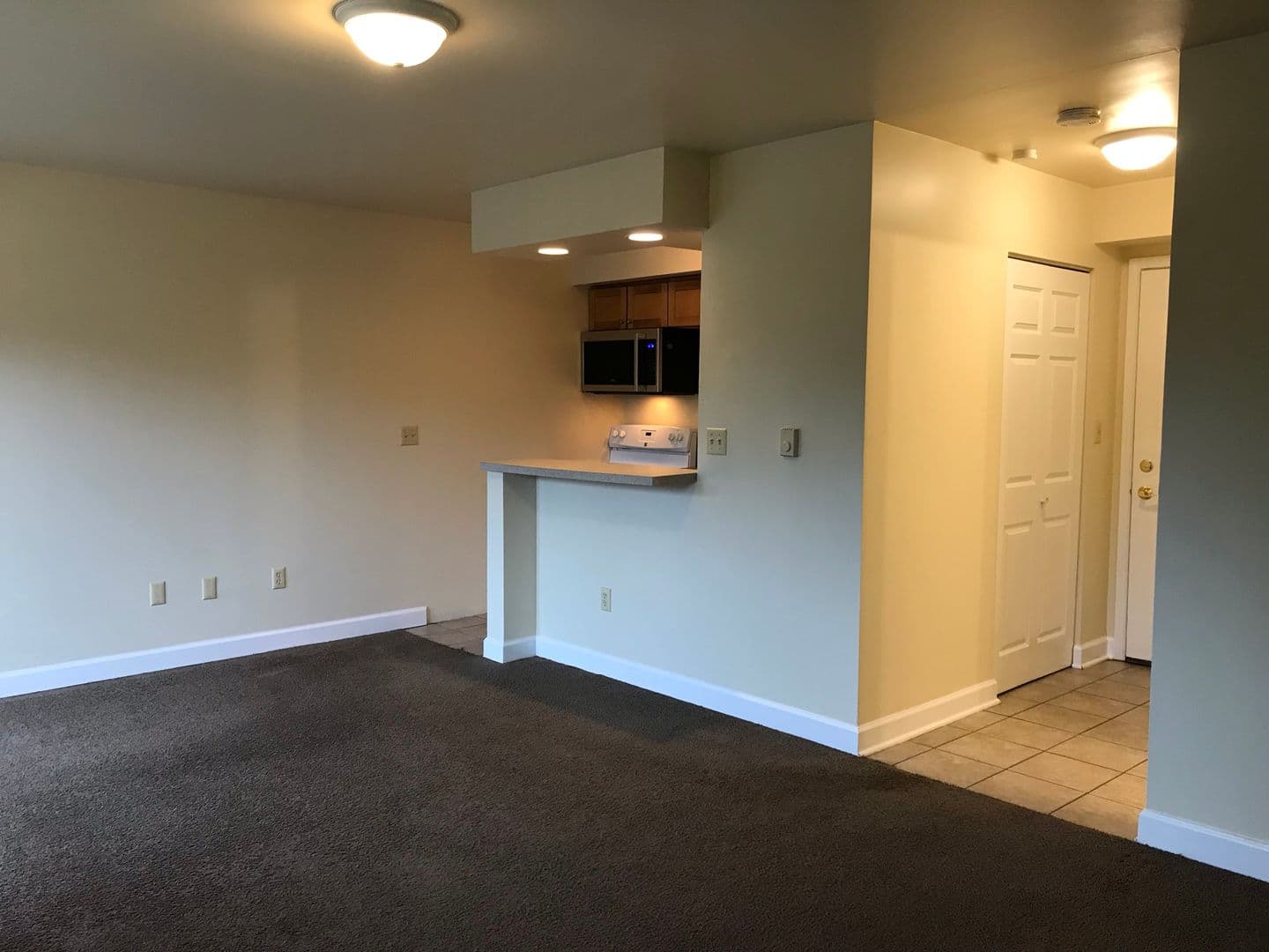 Aurora Apartment: 941-981 Old Indian Trail