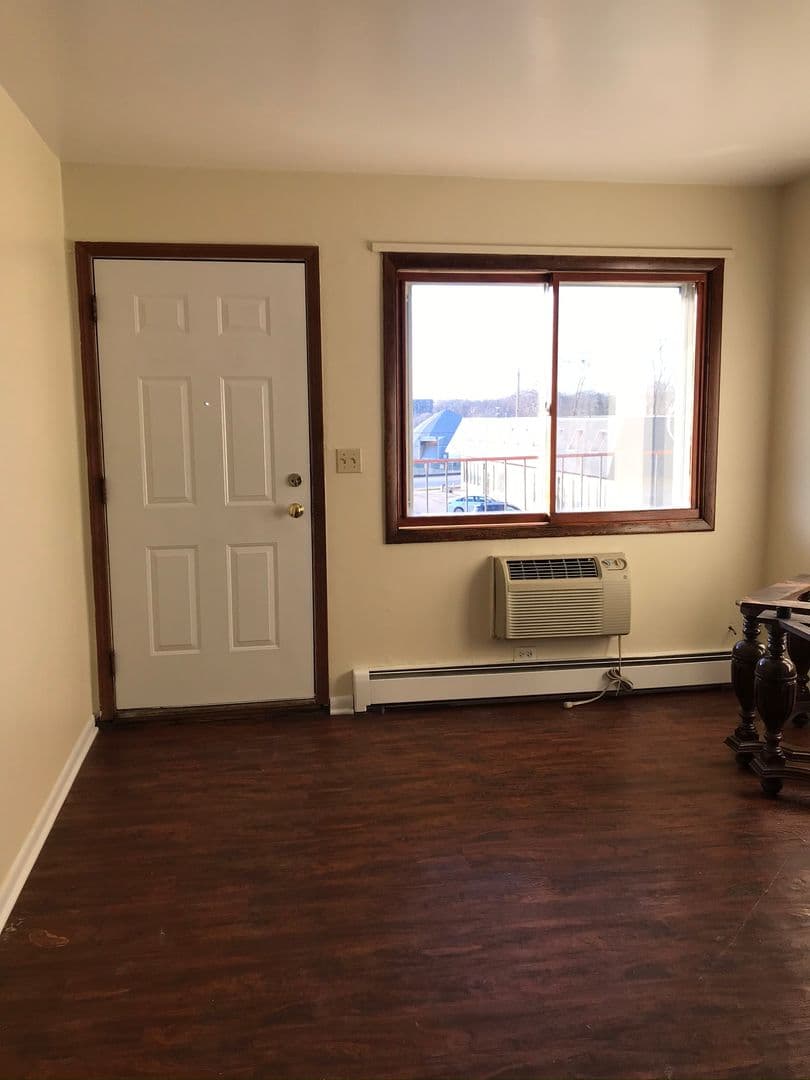 Aurora Apartment: 747-751 Aurora Ave