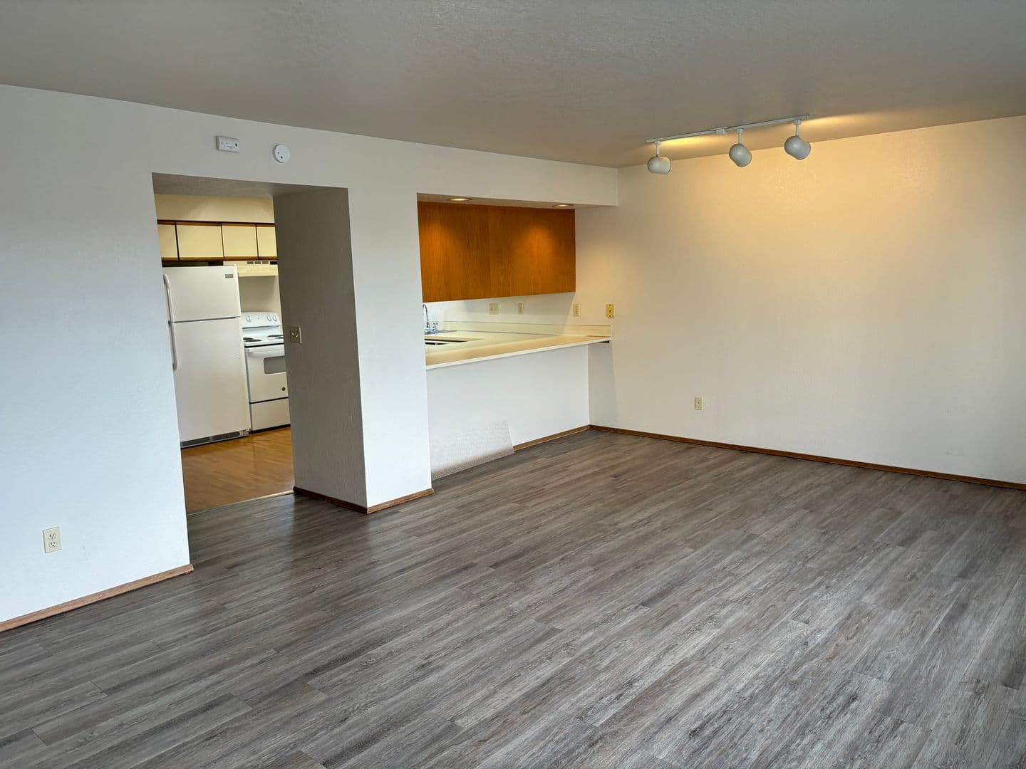 Yakima Apartment: 408 S. 61st Avenue
