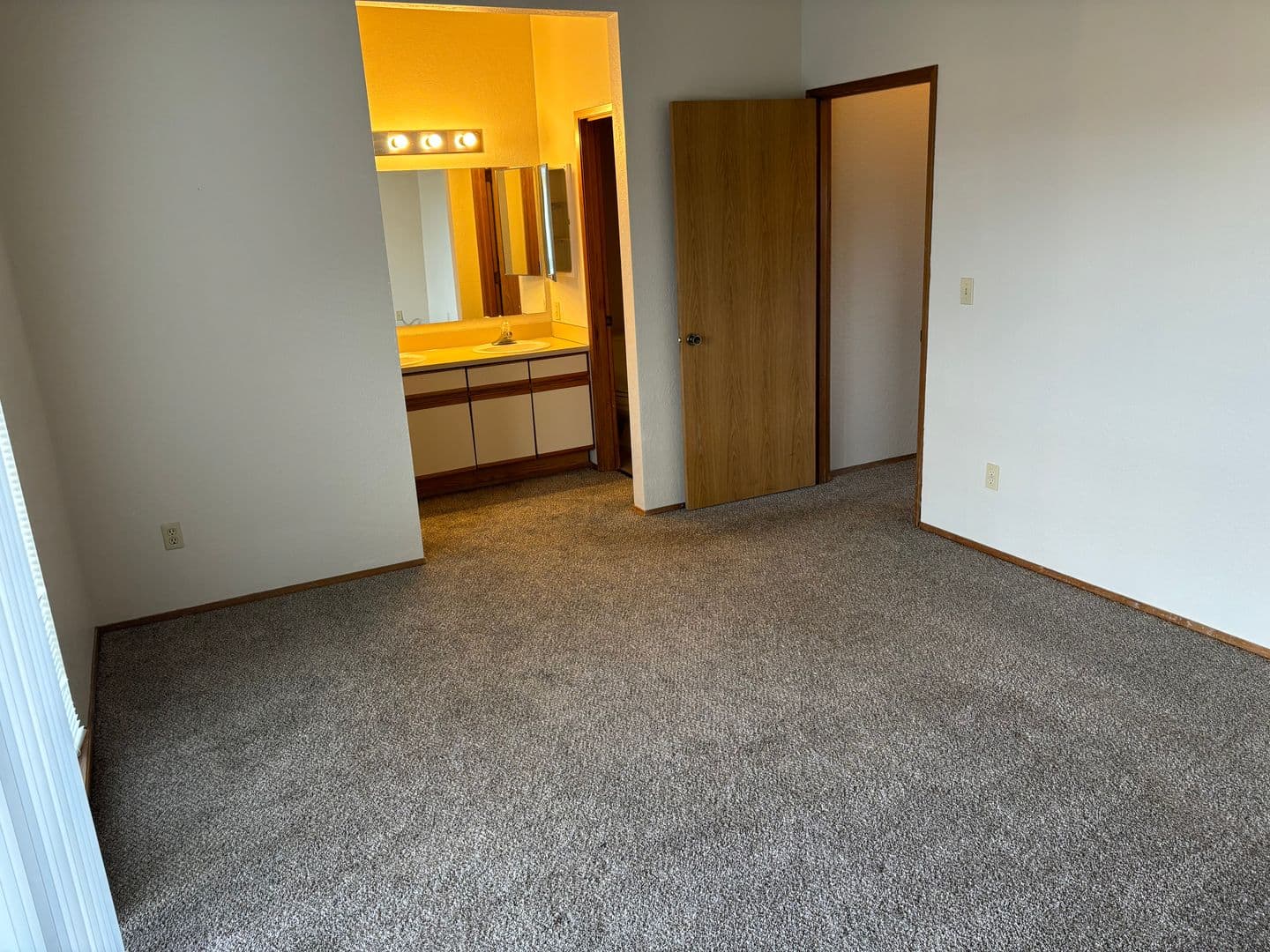 Yakima Apartment: 408 S. 61st Avenue