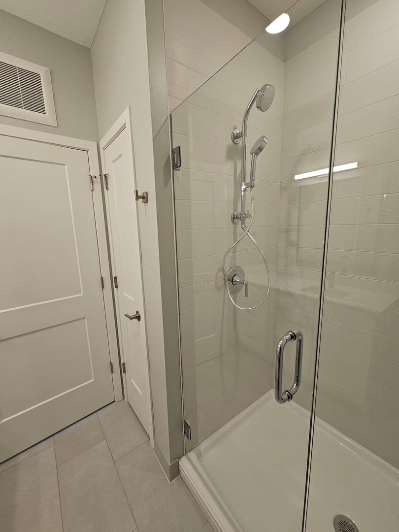 Owatonna Apartment: 210 Oak Ave N