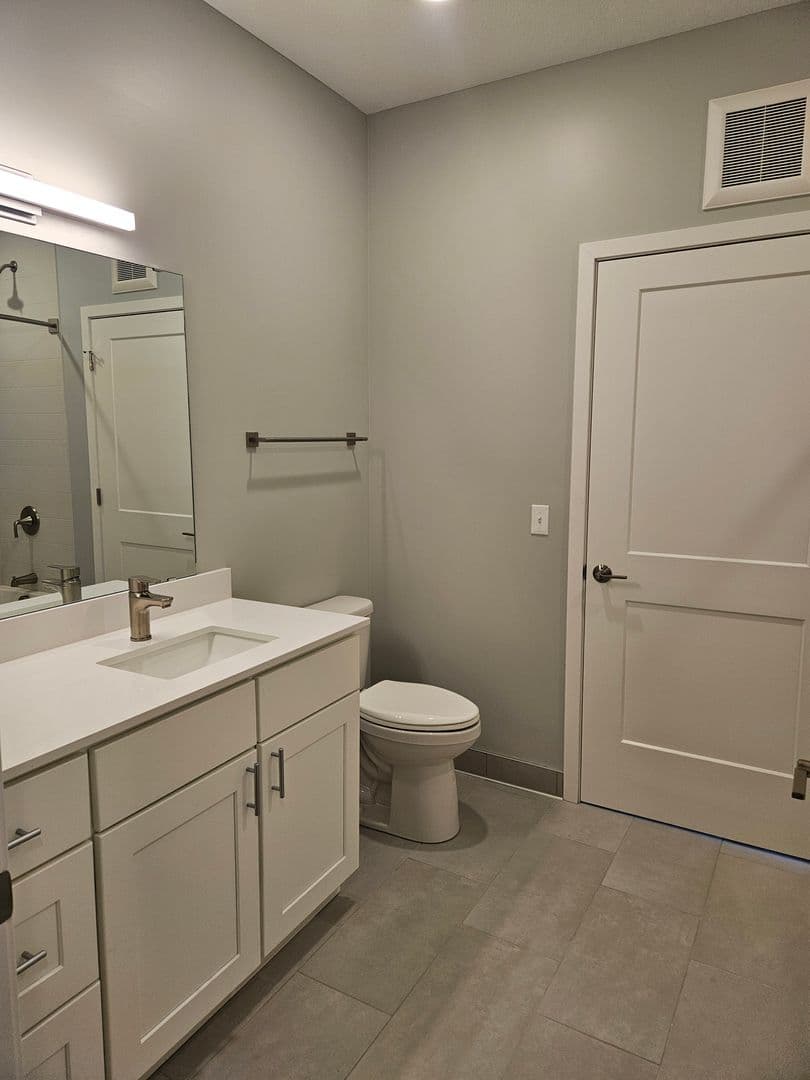Owatonna Apartment: 210 Oak Ave N