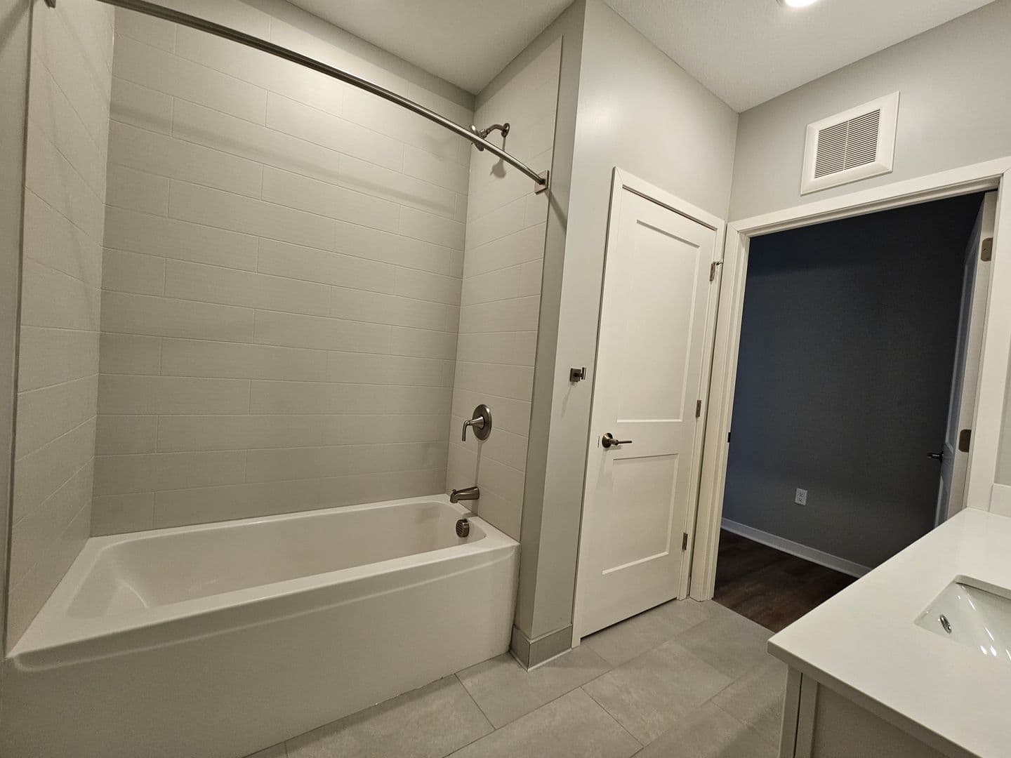 Owatonna Apartment: 210 Oak Ave N