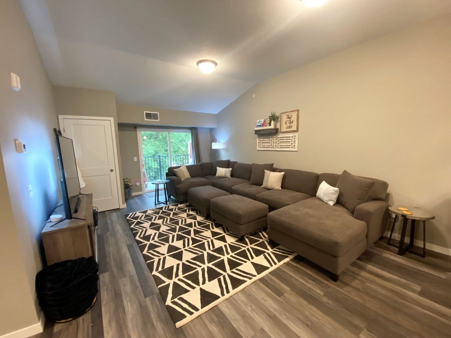 Owatonna Apartment: 325 Florence Ave