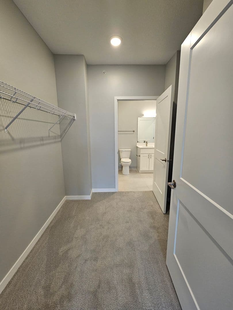 Owatonna Apartment: 210 Oak Ave N