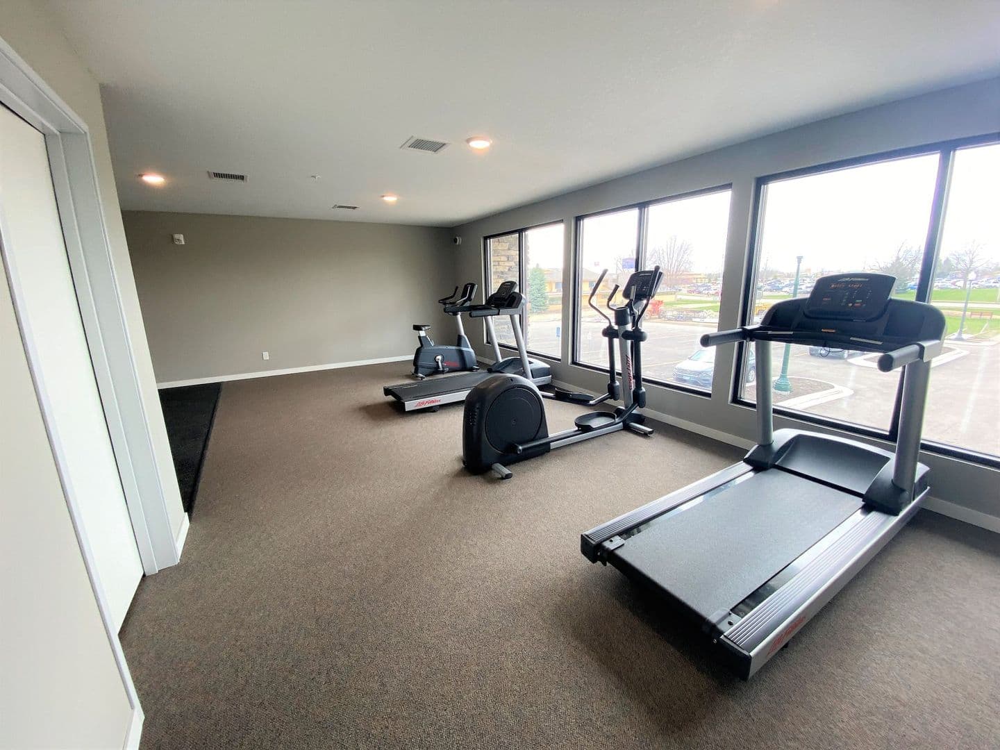 Owatonna Apartment: 325 Florence Ave