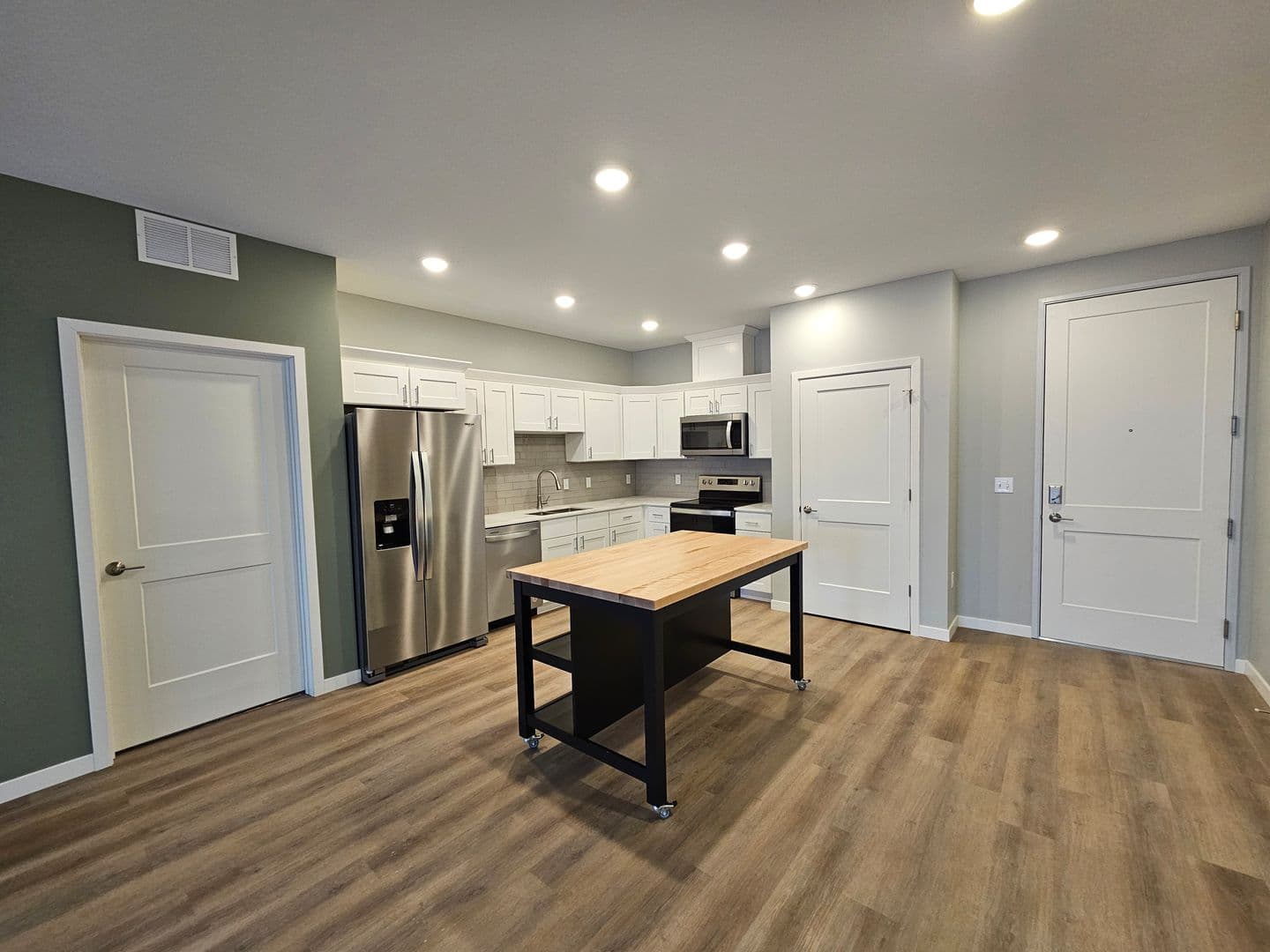 Owatonna Apartment: 210 Oak Ave N