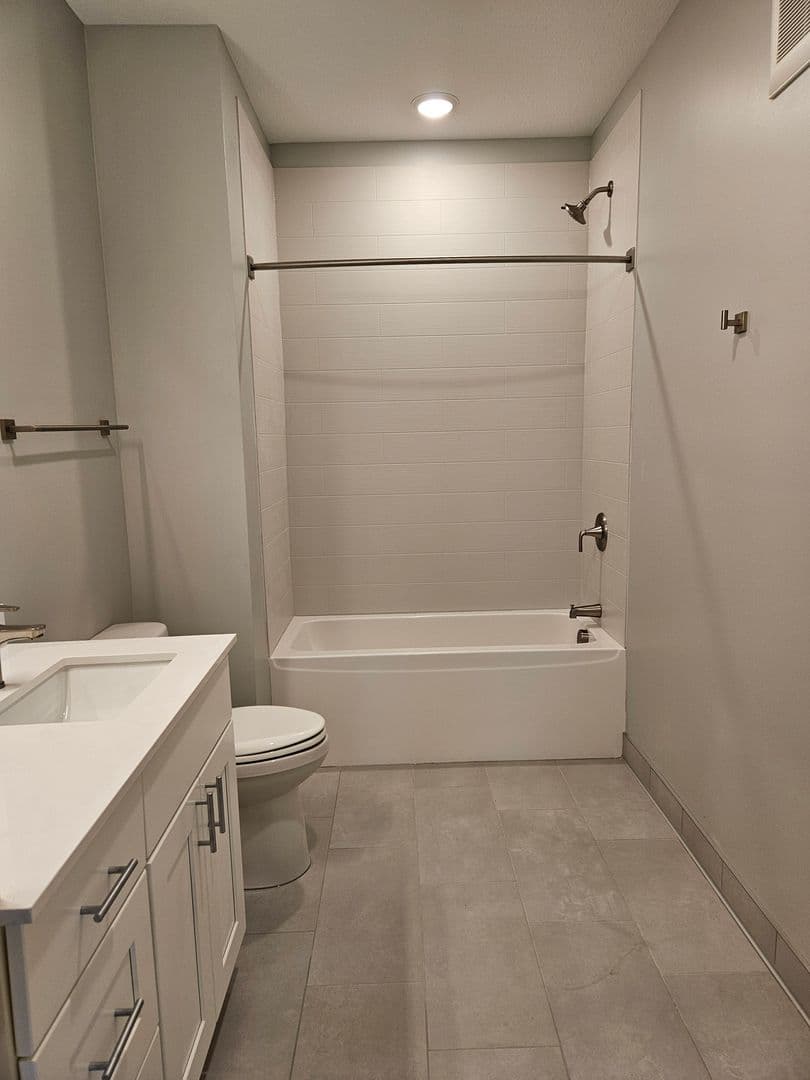 Owatonna Apartment: 210 Oak Ave N