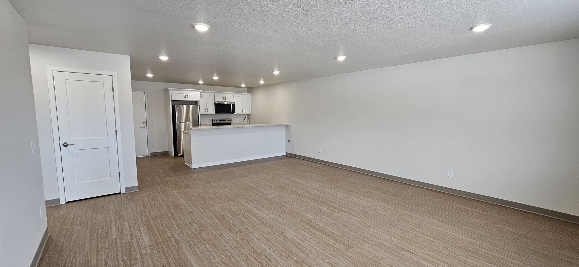 Ellendale Apartment: 520th 6th St.