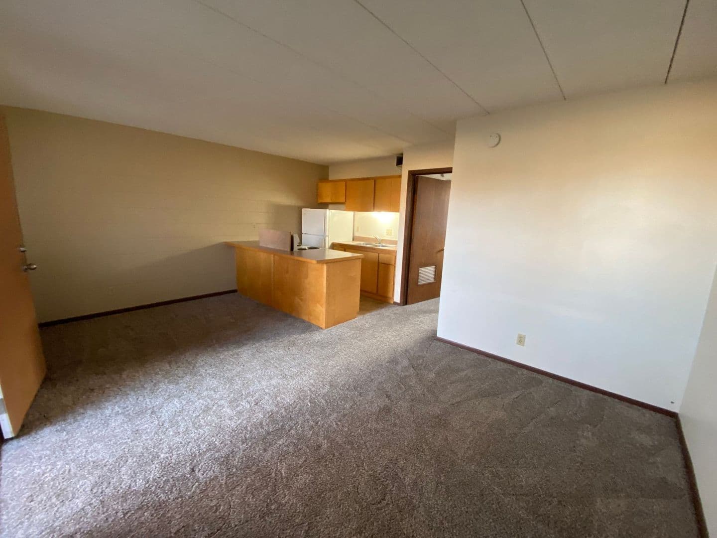 Owatonna Apartment: 422 N Cedar Ave