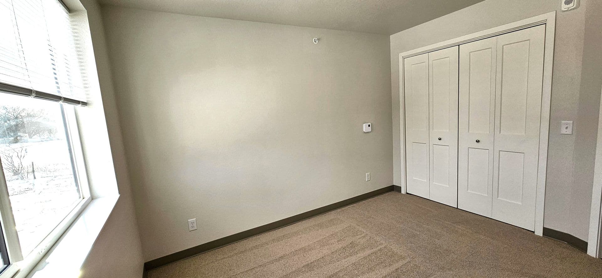 Ellendale Apartment: 520th 6th St.