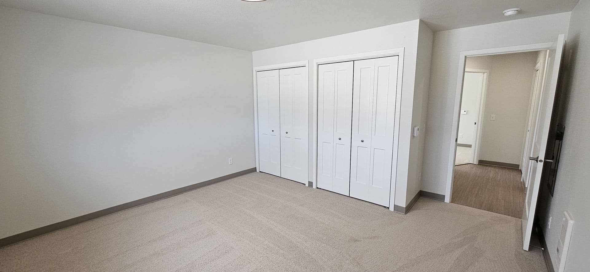 Ellendale Apartment: 520th 6th St.