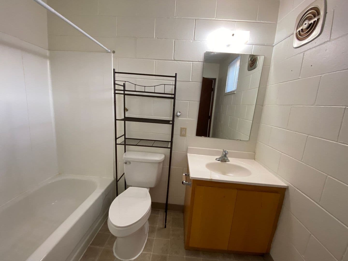 Owatonna Apartment: 422 N Cedar Ave