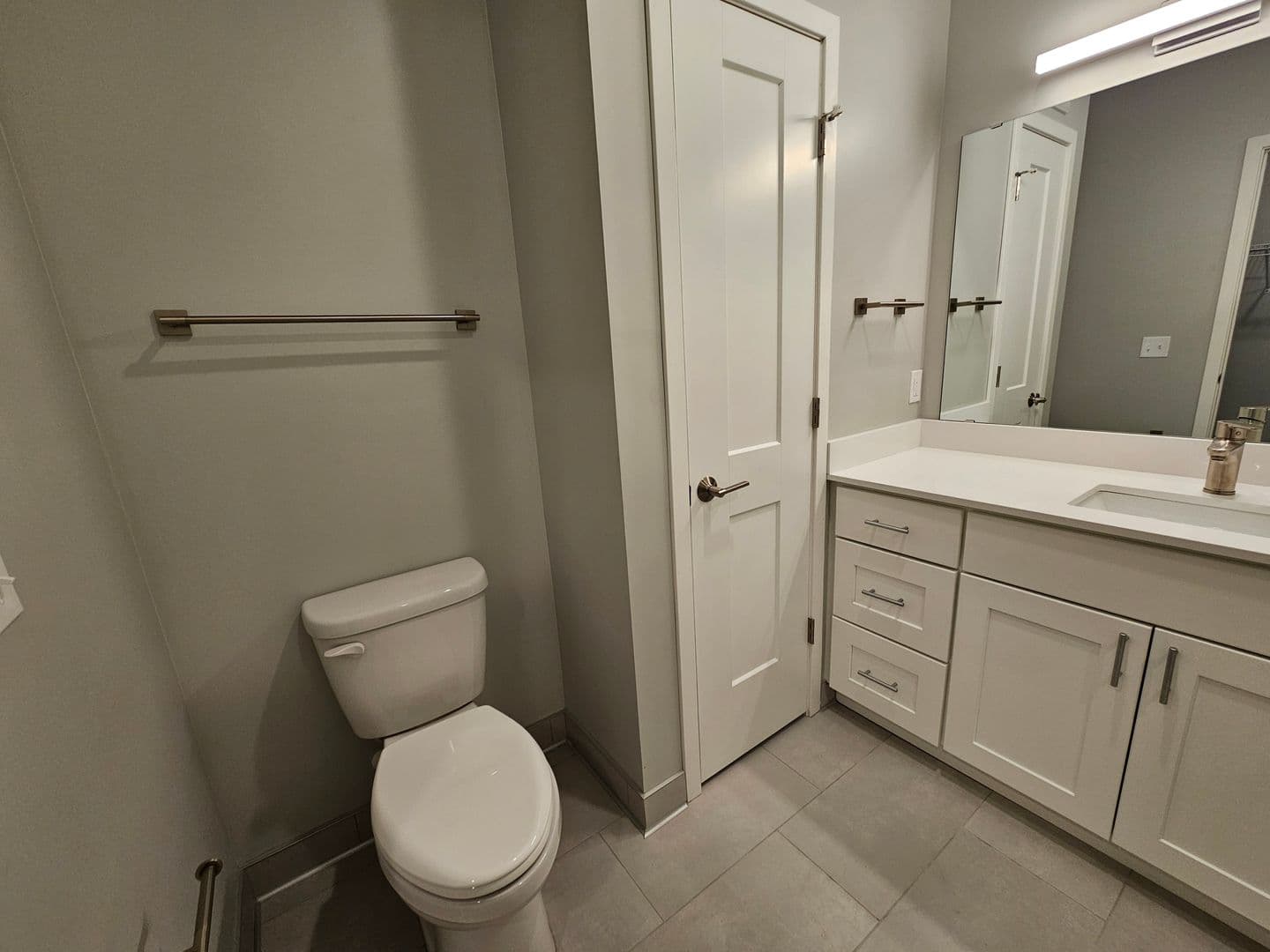 Owatonna Apartment: 210 Oak Ave N