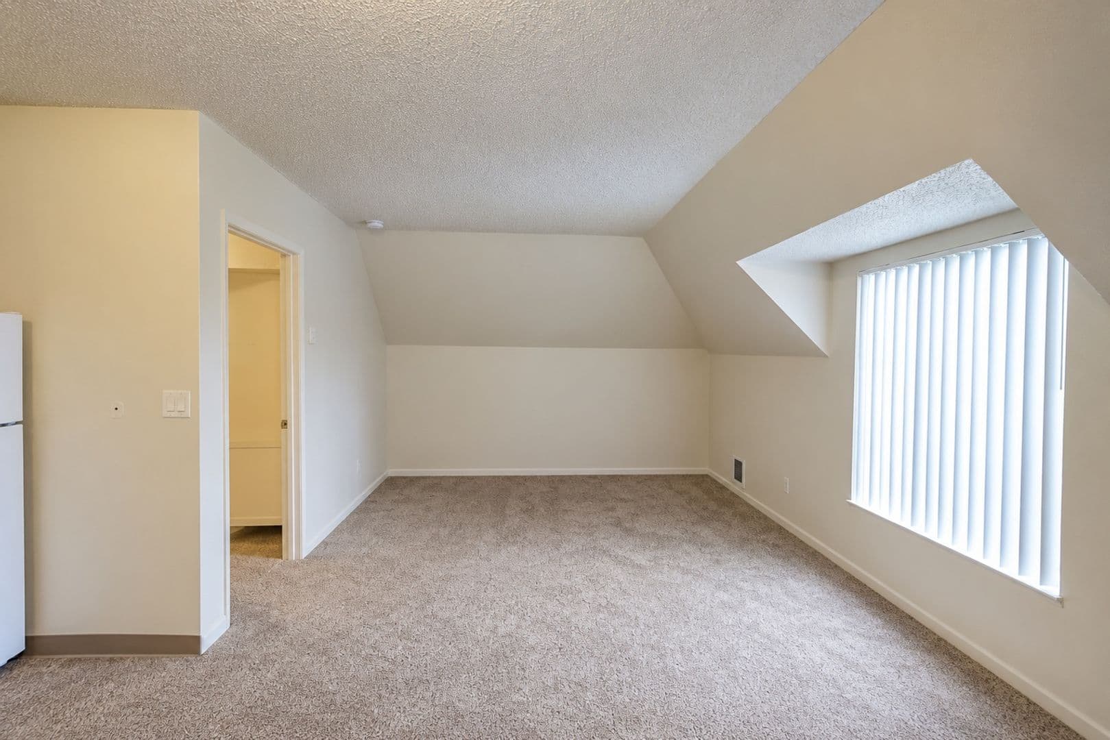 Portland Apartment: 1814 SE Madison St.