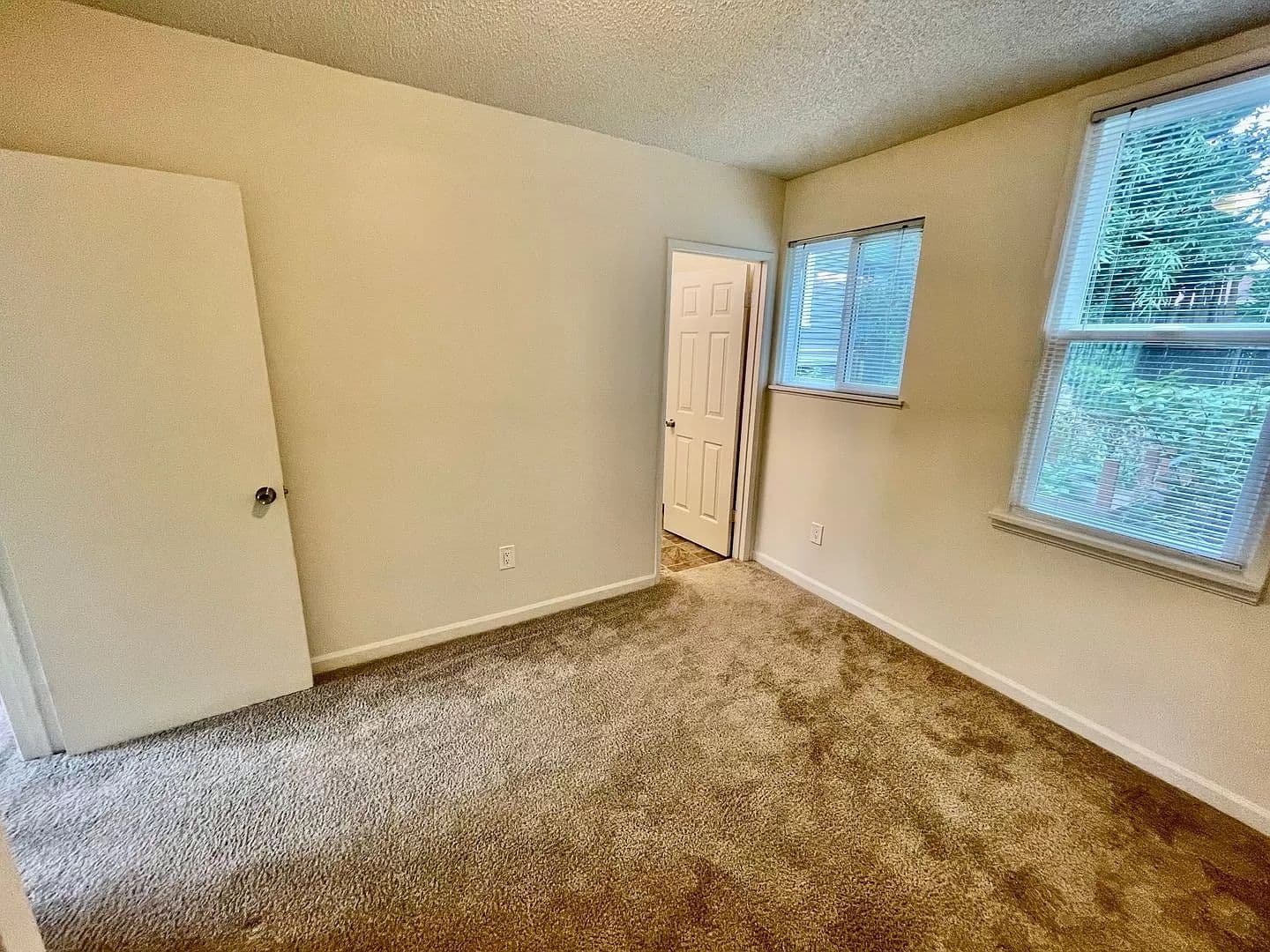 Portland Apartment: 1814 SE Madison St.