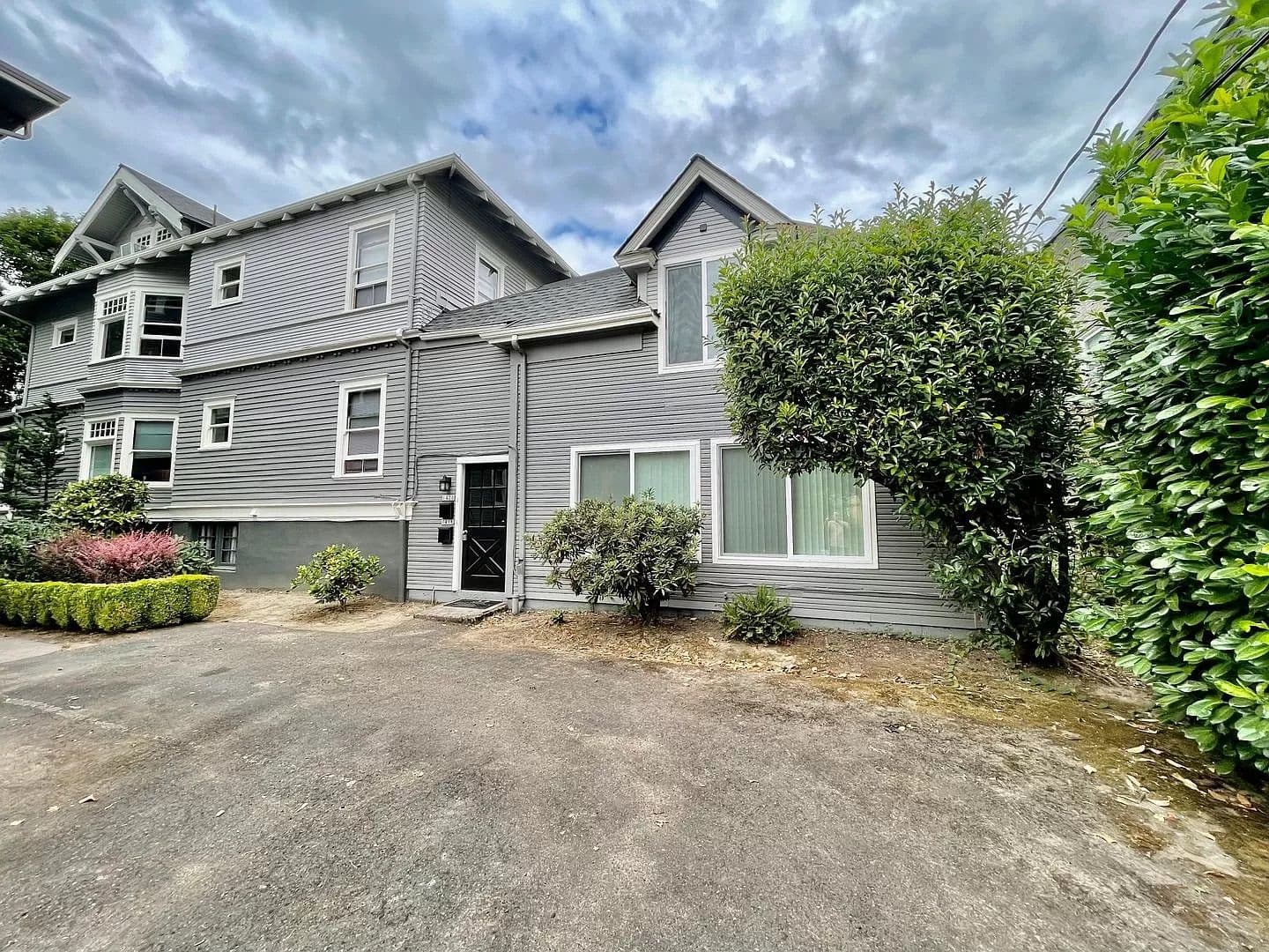 Portland Apartment: 1814 SE Madison St.