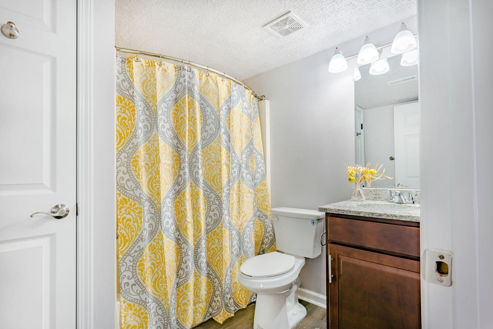 Jackson Apartment: 610 E College St.