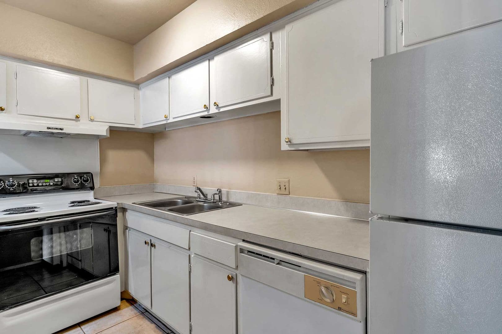 Tyler Apartment: 3301 S Broadway Ave