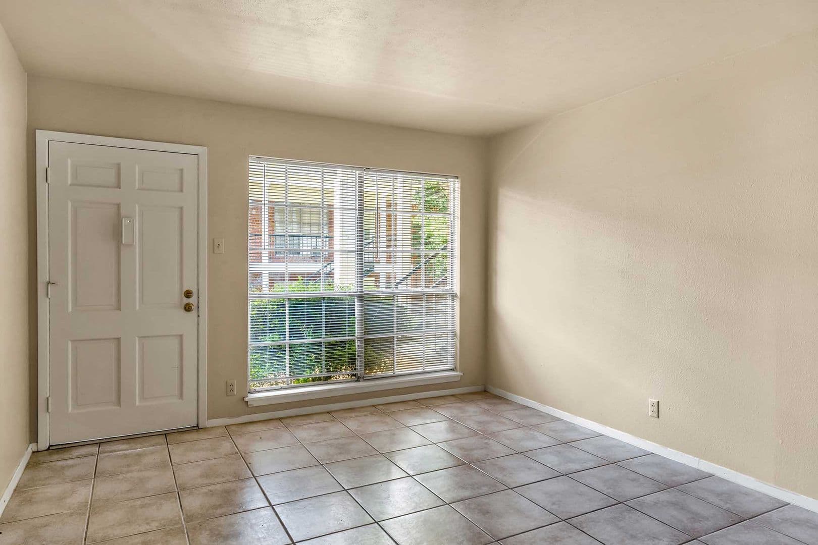 Tyler Apartment: 3301 S Broadway Ave