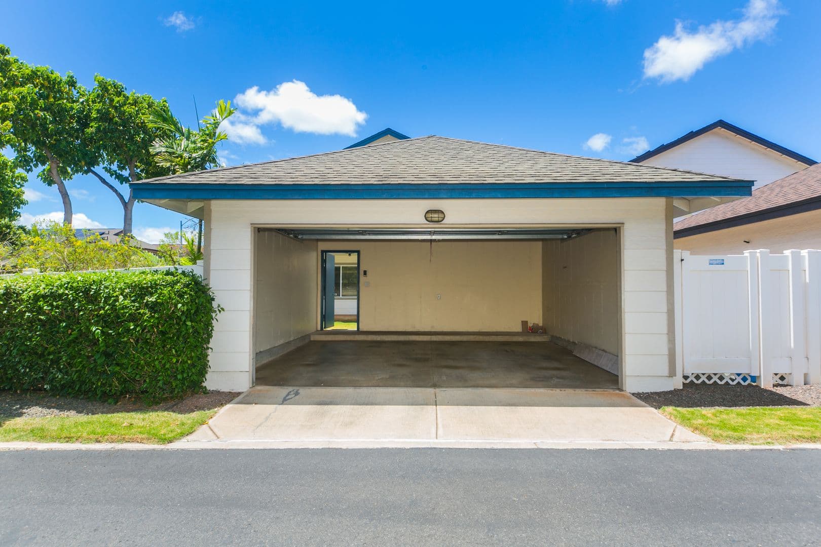 Ewa Beach House: 91-1053 Kaikauhaa St.
