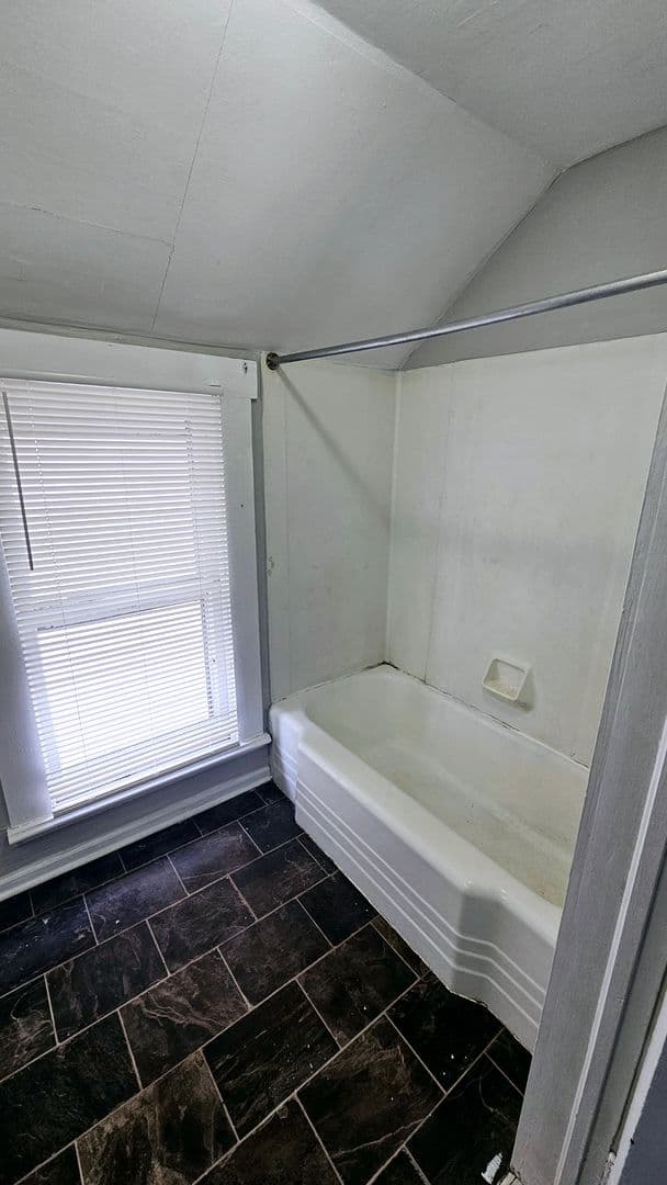 Mansfield House: 138 Poplar St Mansfield OH 44903
