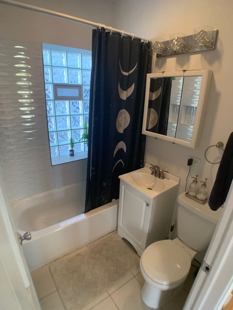 Chicago Apartment: 3450 W Waveland Ave