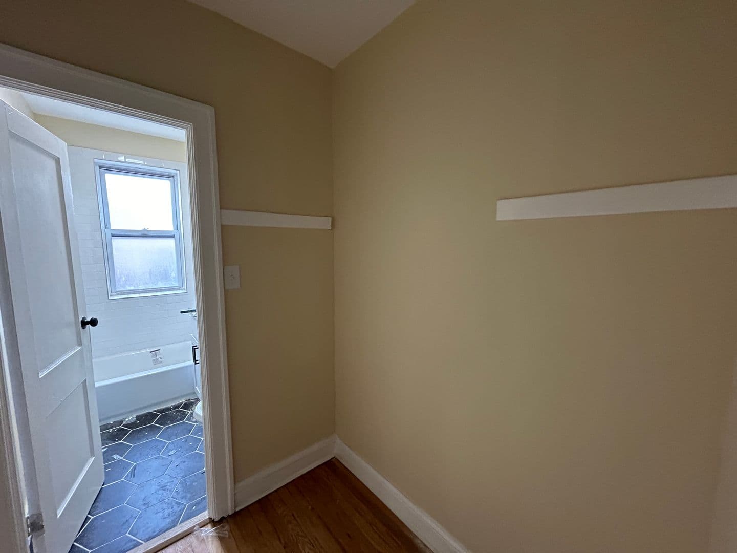 Chicago Apartment: 4015 - 4023 W School St