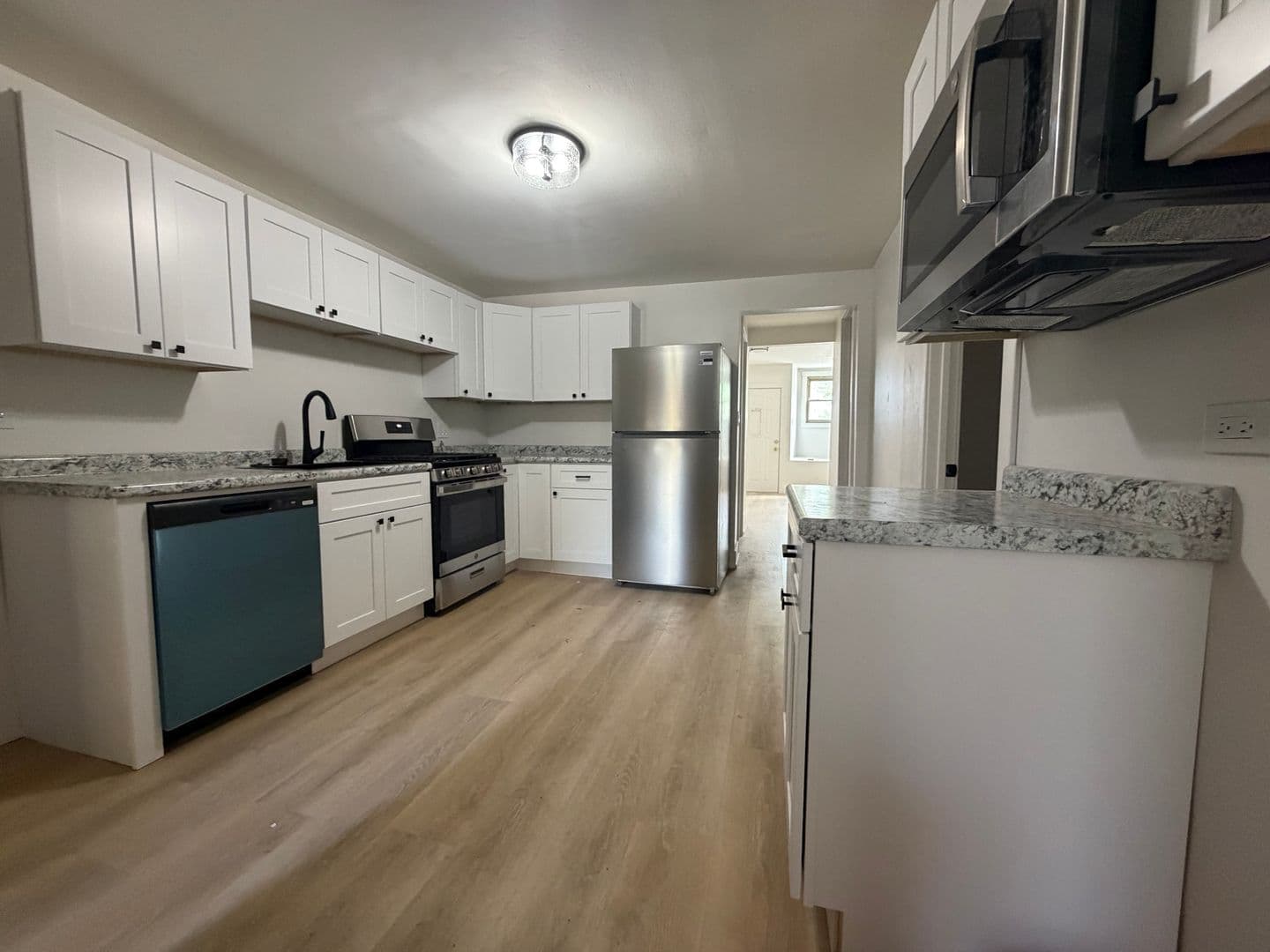 Chicago Apartment: 532 w 26th