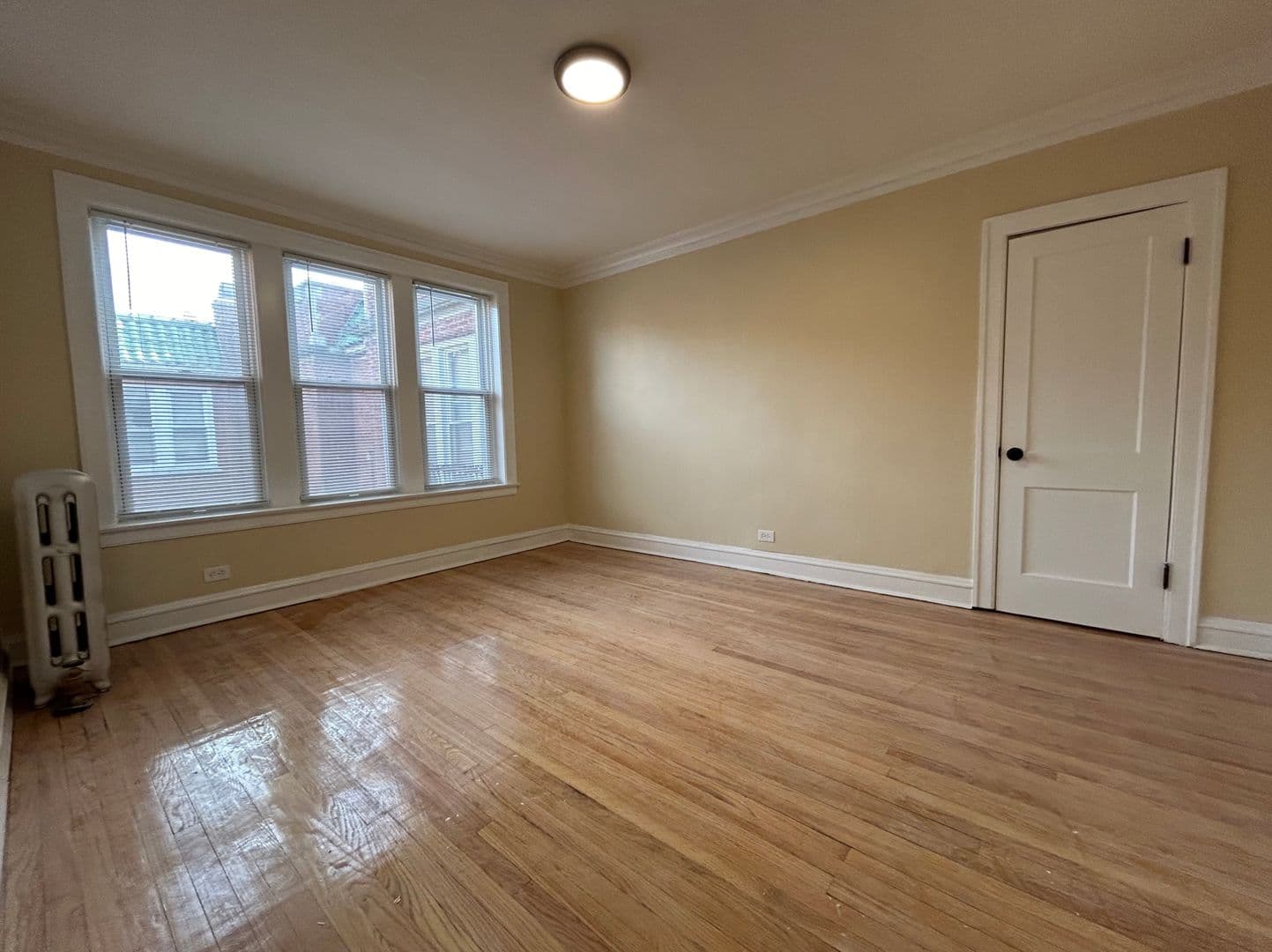 Chicago Apartment: 4015 - 4023 W School St