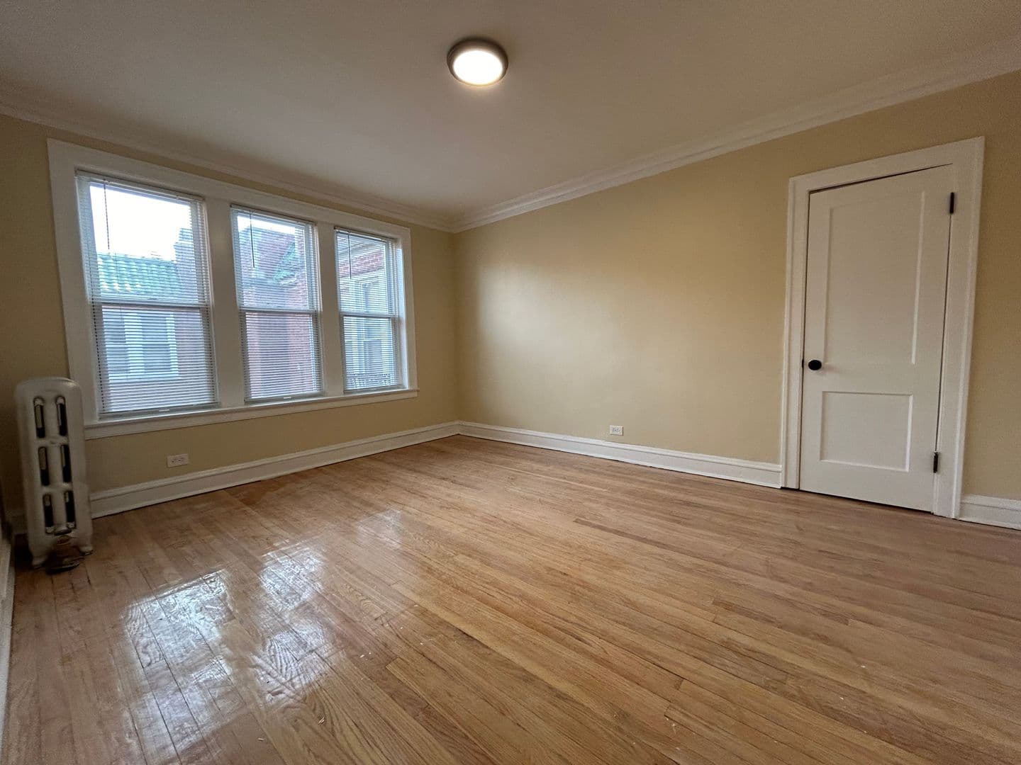 Chicago Apartment: 4015 - 4023 W School St