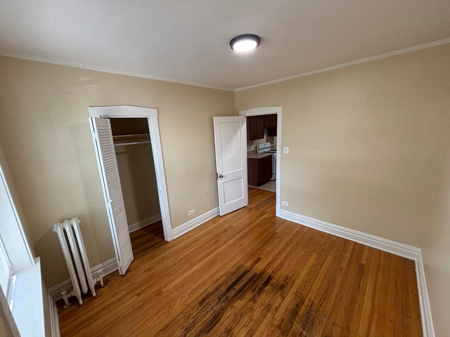 Chicago Apartment: 3905 N Linder Ave