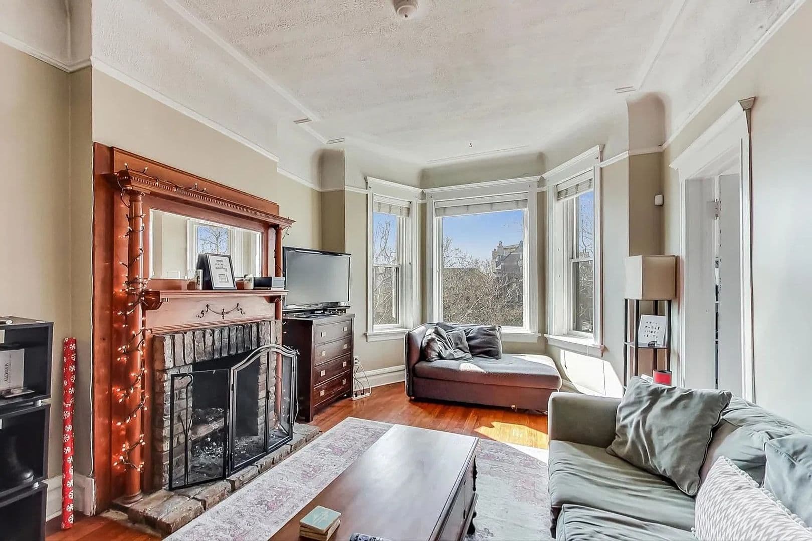 Chicago Apartment: 822 W Newport Ave.