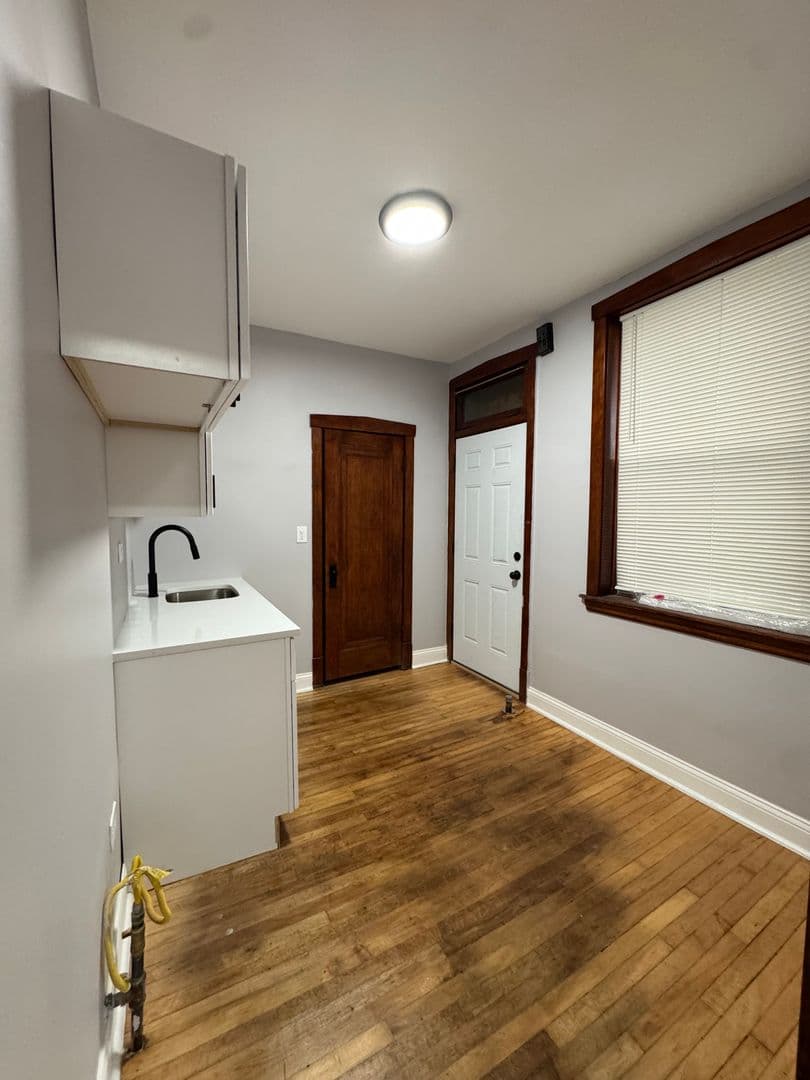 Chicago Apartment: 3801 W Addison