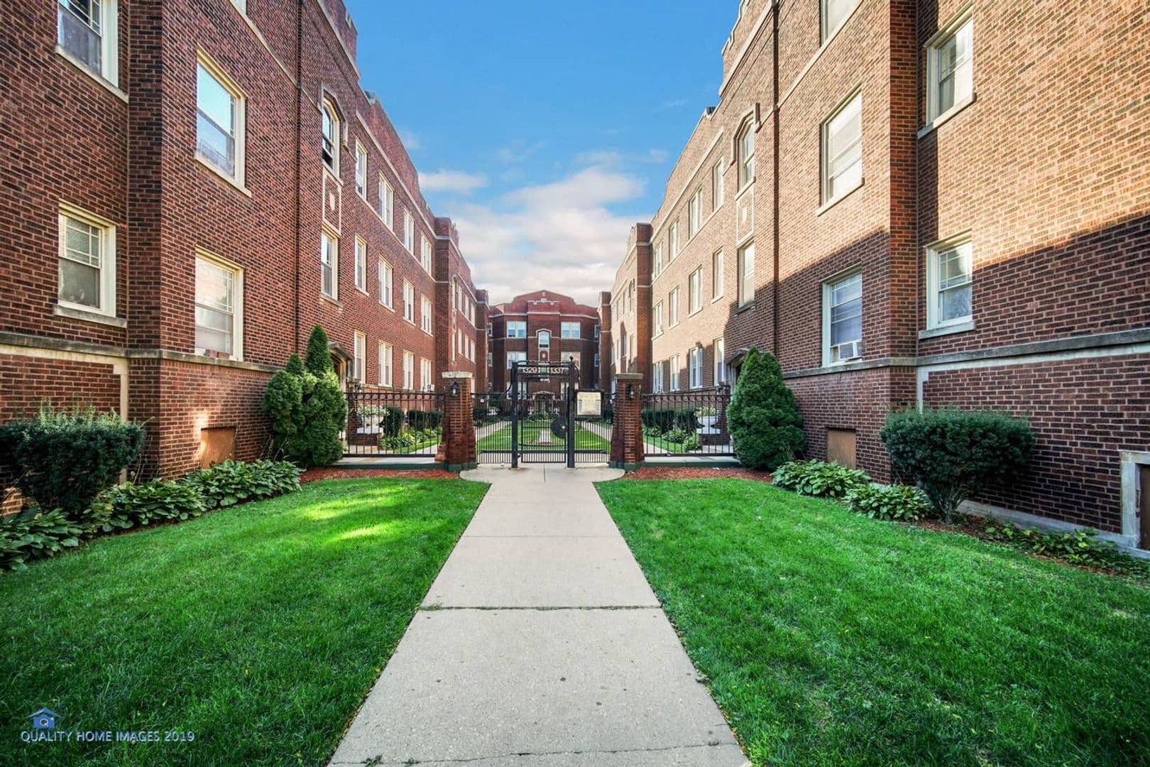 Chicago Apartment: 1329 - 1337 W Touhy Ave