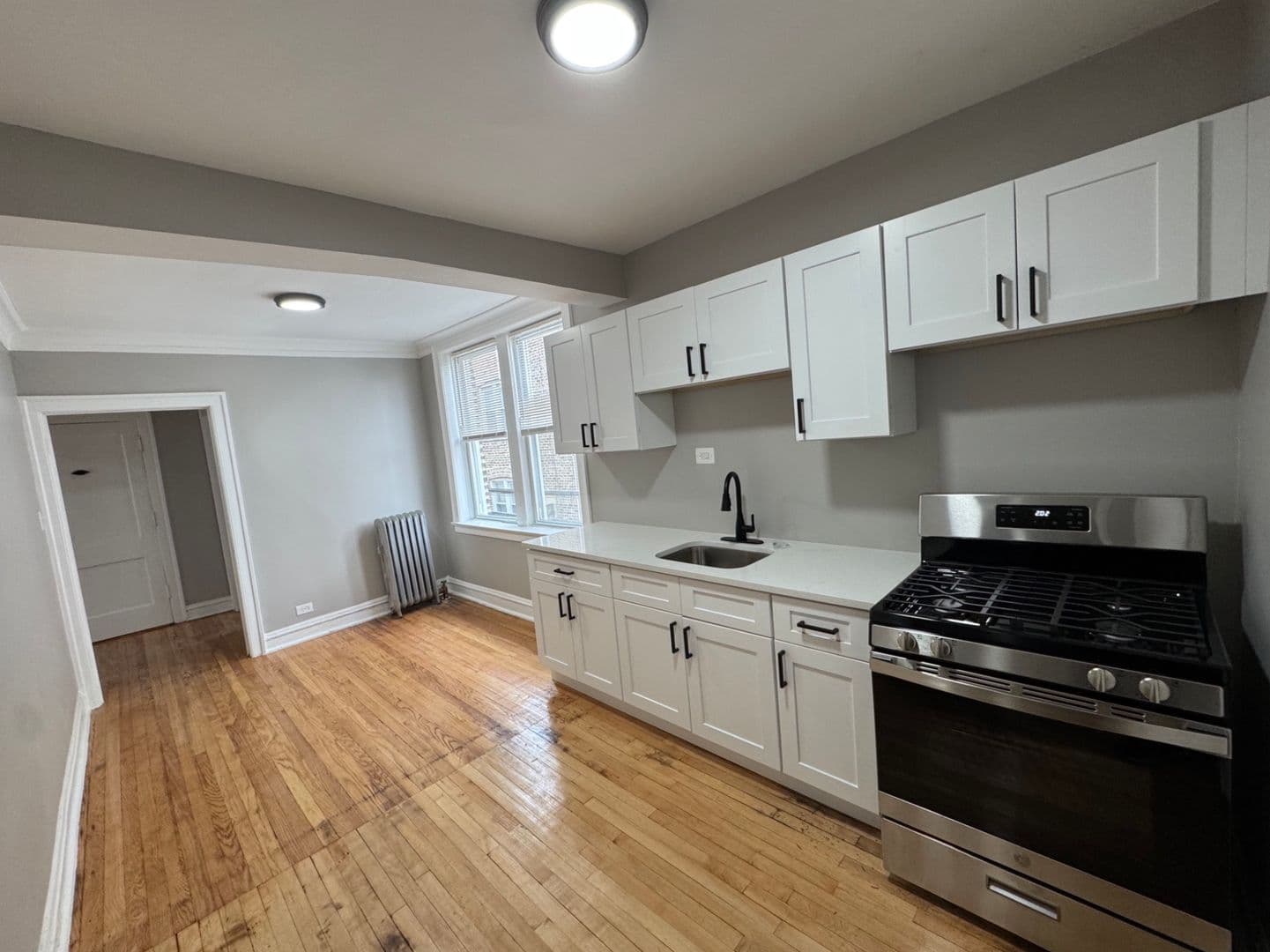 Chicago Apartment: 4015 - 4023 W School St